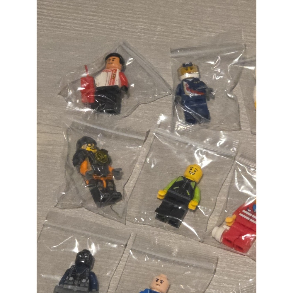 LEGO Minifigures‎ Lot of 14 Assorted Figures Including Vintage Minifig - Picture 2 of 7